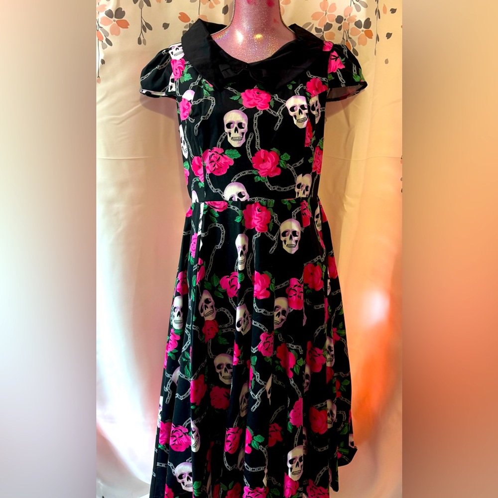 Retro Dress with Collar and Bow